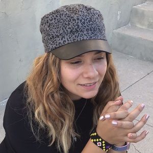 Newsboy hat with Leopard print.